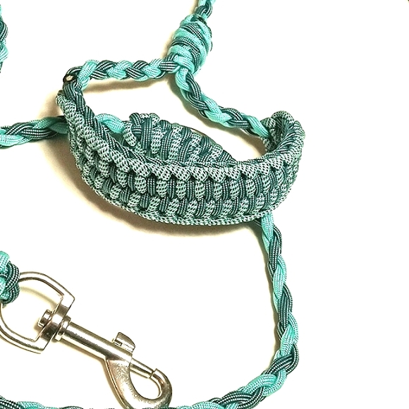 Short Paracord Leash For In Town/ City Walking - Picture 2 of 3